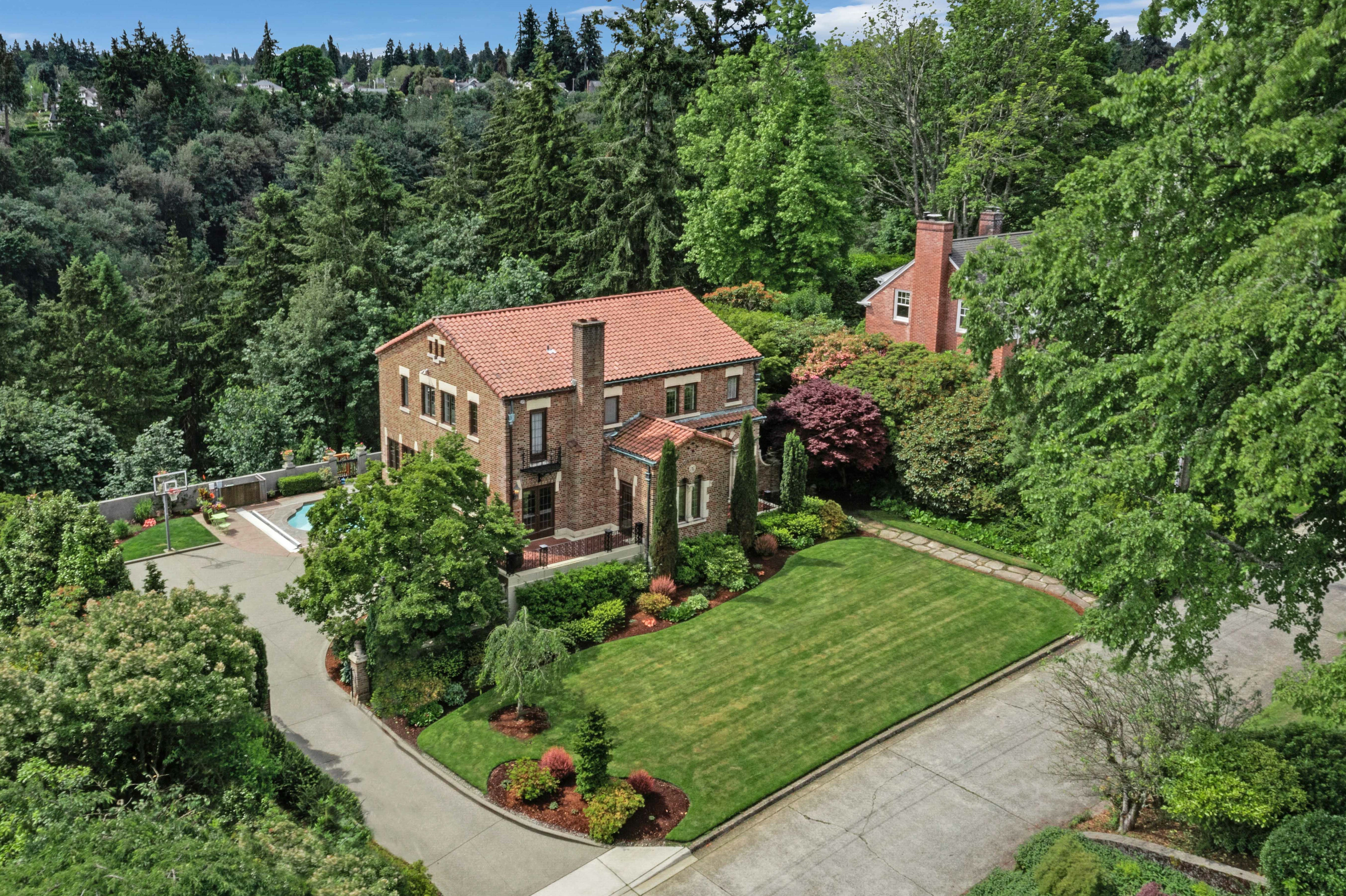 Property Photo:  4121 Madrona Way  WA 98407 