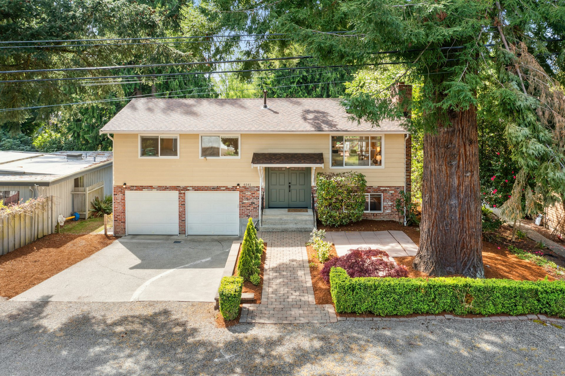 Property Photo: 4541 88th Avenue SE WA 98040