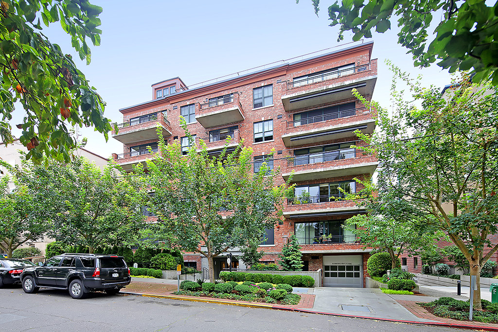 Property Photo:  1414 1st Ave W 102  WA 98119 