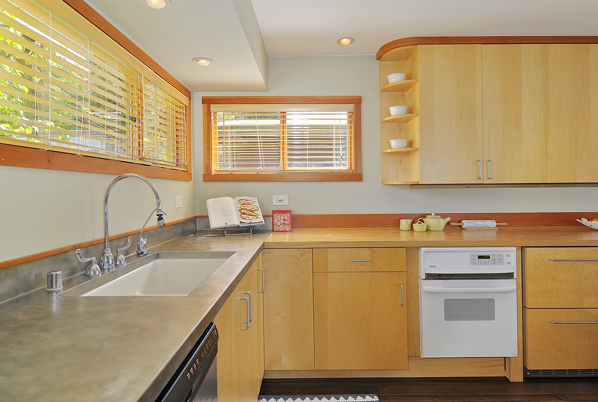 Property Photo: Living room/kitchen/dining area 2770 Westlake Ave N 6  WA 98109 