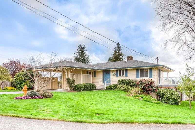 Property Photo: 1312 14th Place WA 98290