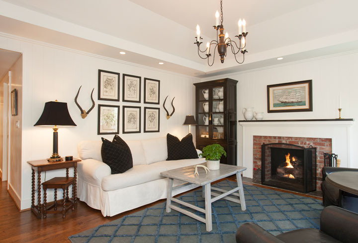 Property Photo: Living room 3439 Magnolia Boulevard W  WA 98199 