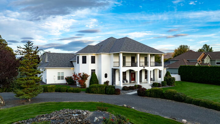 Property Photo: 5601 Glenbrook Loop WA 99353