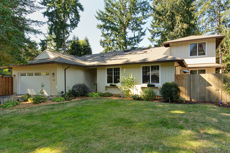 Property Photo: 19040 Indian Springs Cir OR 97035