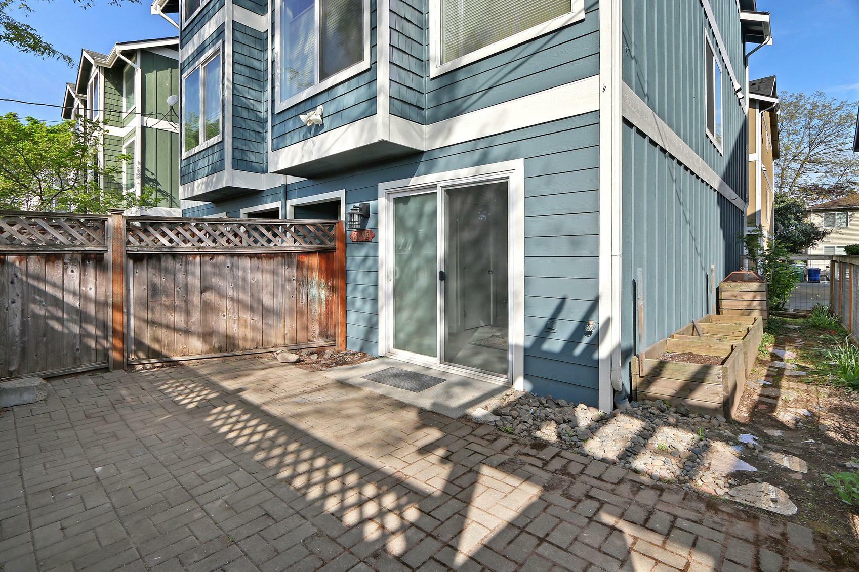 Property Photo:  	6624 B Corson Ave S 6624 B Corson Avenue S  WA 98108 