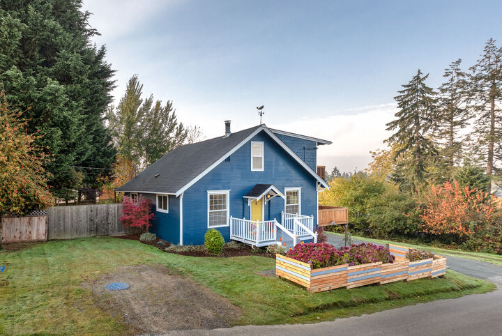 Property Photo:  9130 52nd Street SE  WA 98290 