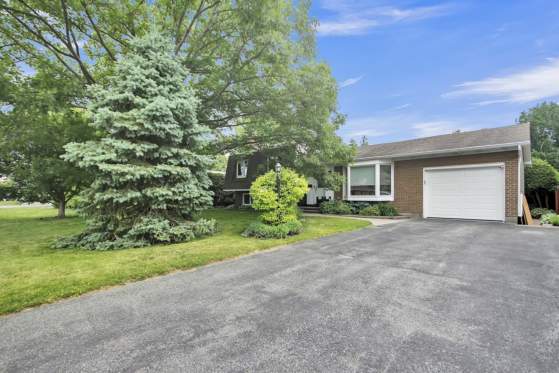Property Photo: 27 Tripp Crescent ON K2J 1C5