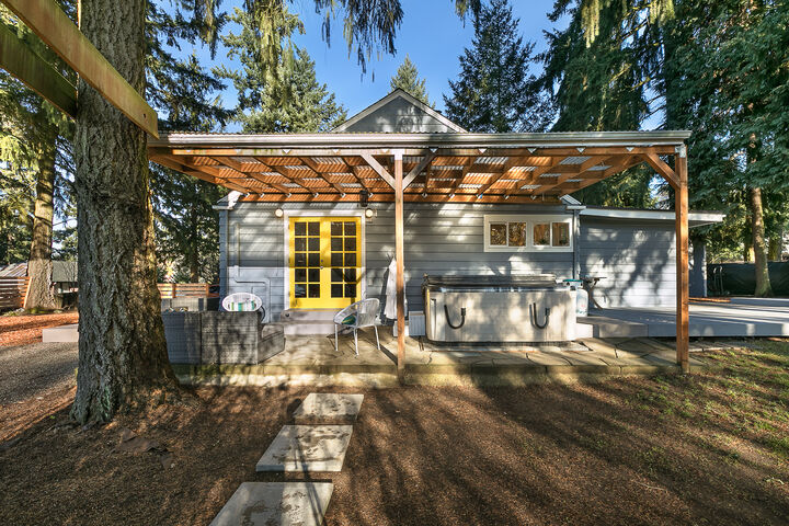 Property Photo: 14202 Roslyn Place N WA 98133