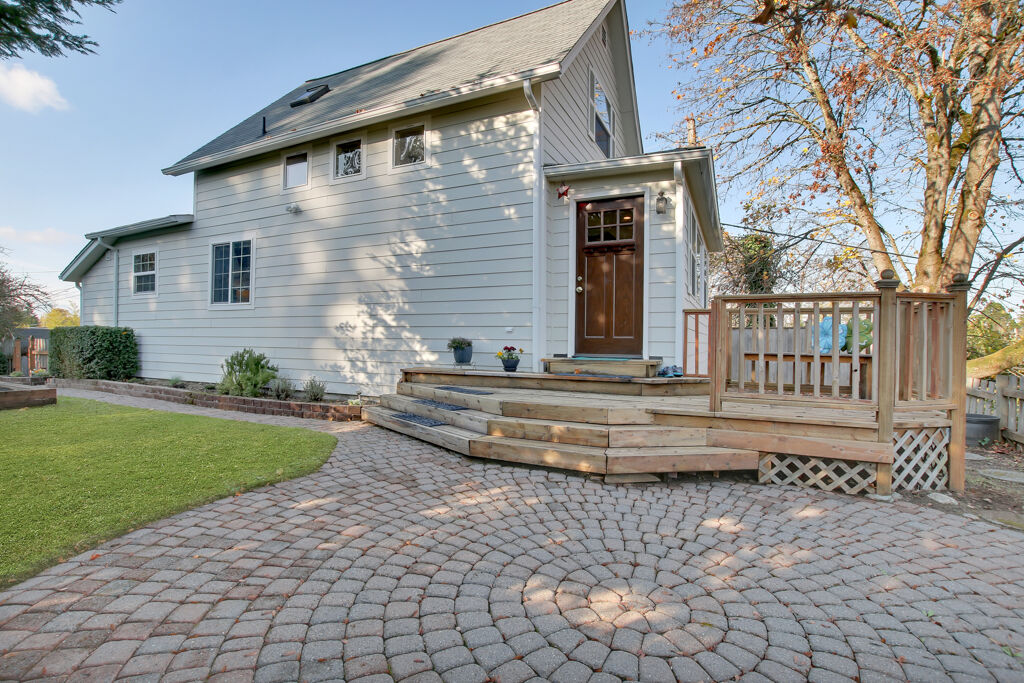 Property Photo: 1010 S Washington St WA 98405