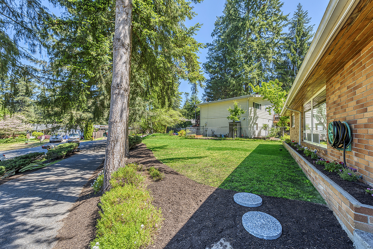 Property Photo:  3551 NE 165th St  WA 98155 