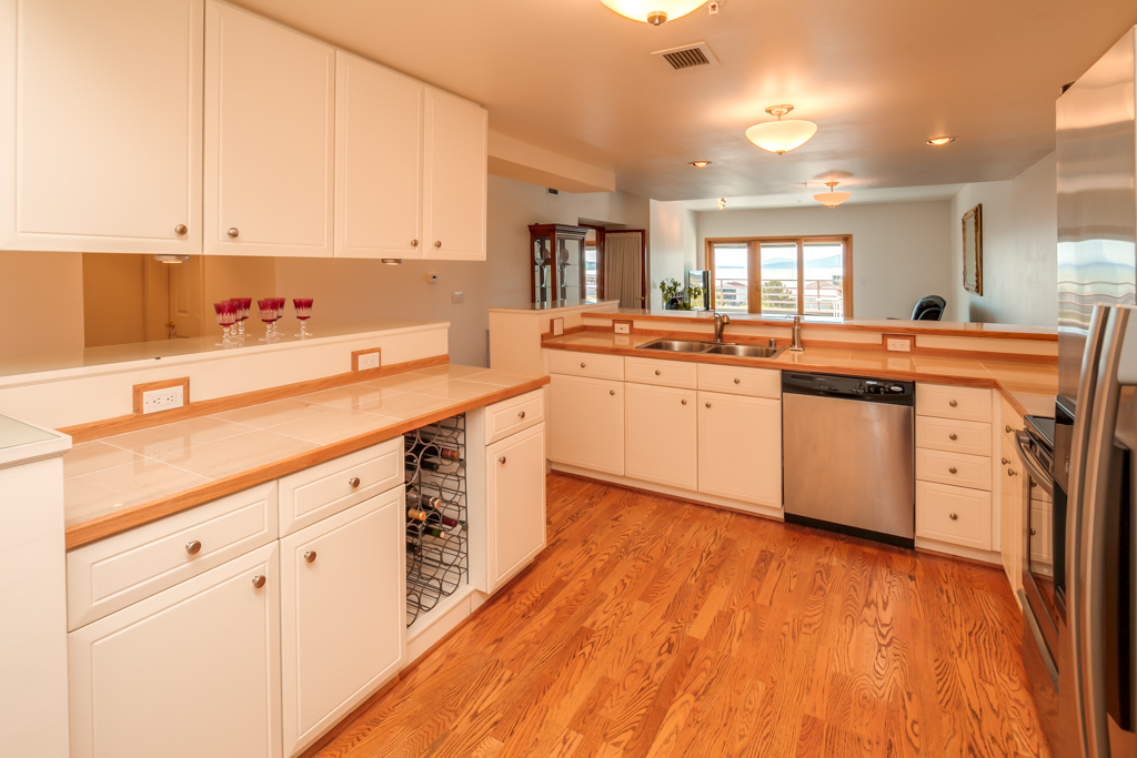 Property Photo: Kitchen 1401 W Holly St 103  WA 98225 