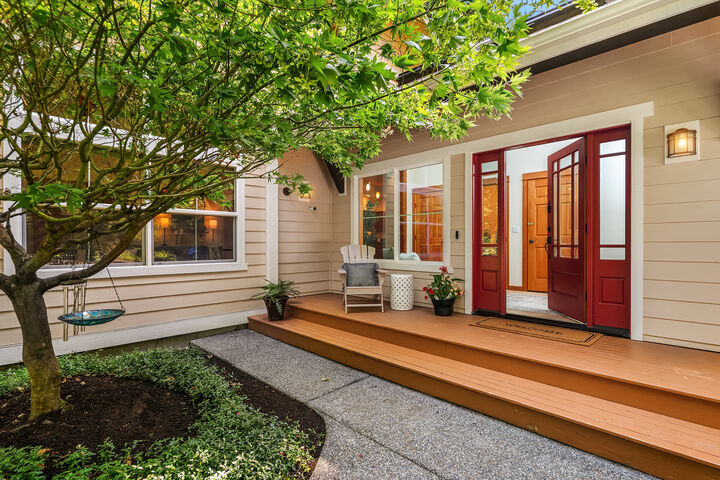 Property Photo: 14744 Sivertson Rd NE 14744 Sivertson Road NE WA 98110