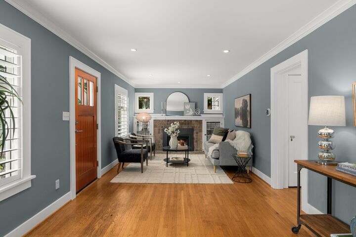 Property Photo:  316 W Newell Street  WA 98119 