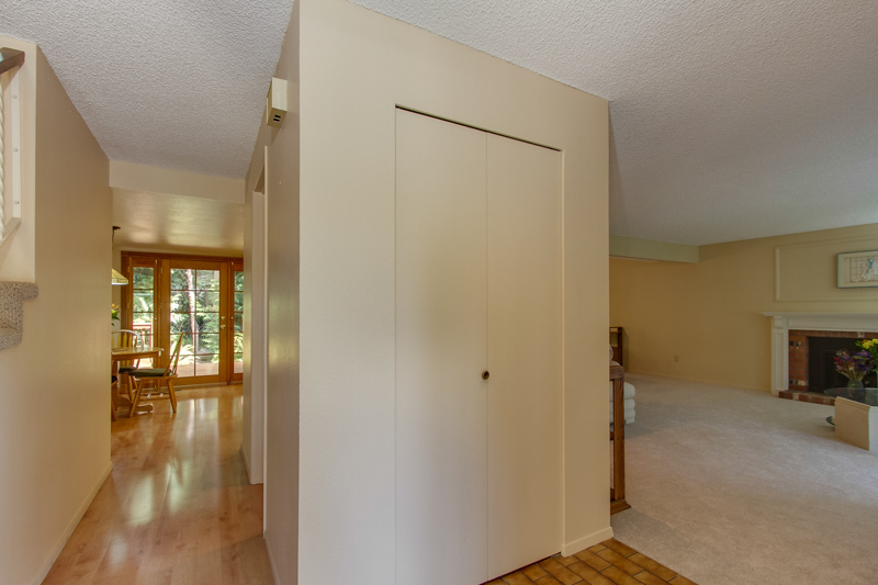 Property Photo: Entry 13847 174th Place NE WA 98052