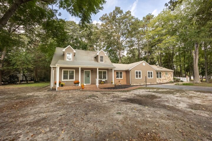 Property Photo:  1708 E Clear Lake Drive  MD 21804 