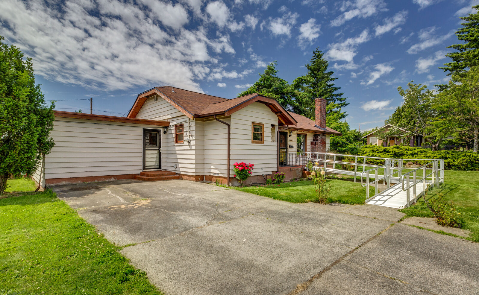 Property Photo:  2439 Moore St  WA 98229 