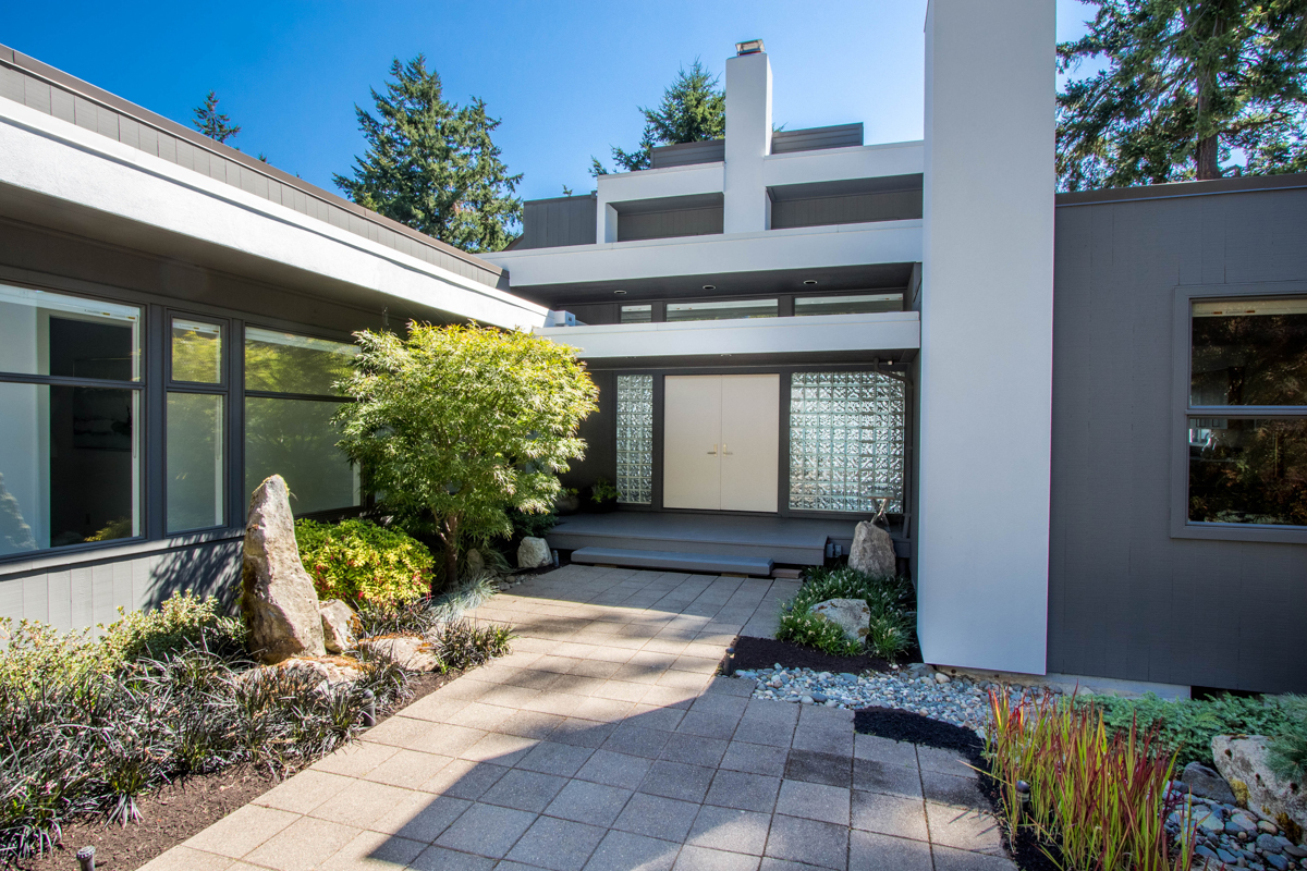 Property Photo:  7348 Madrona Dr NE  WA 98110 