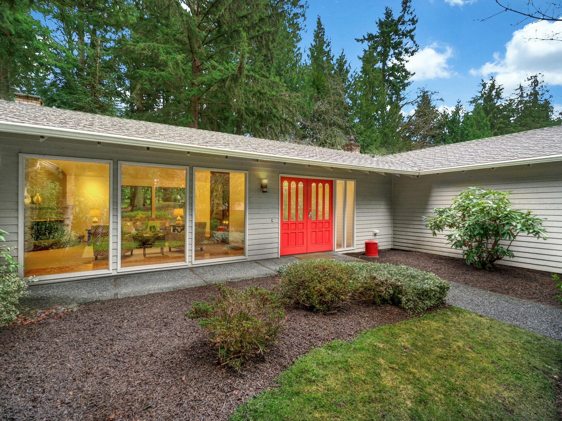 Property Photo: 3132 Sahalee Drive W WA 98074