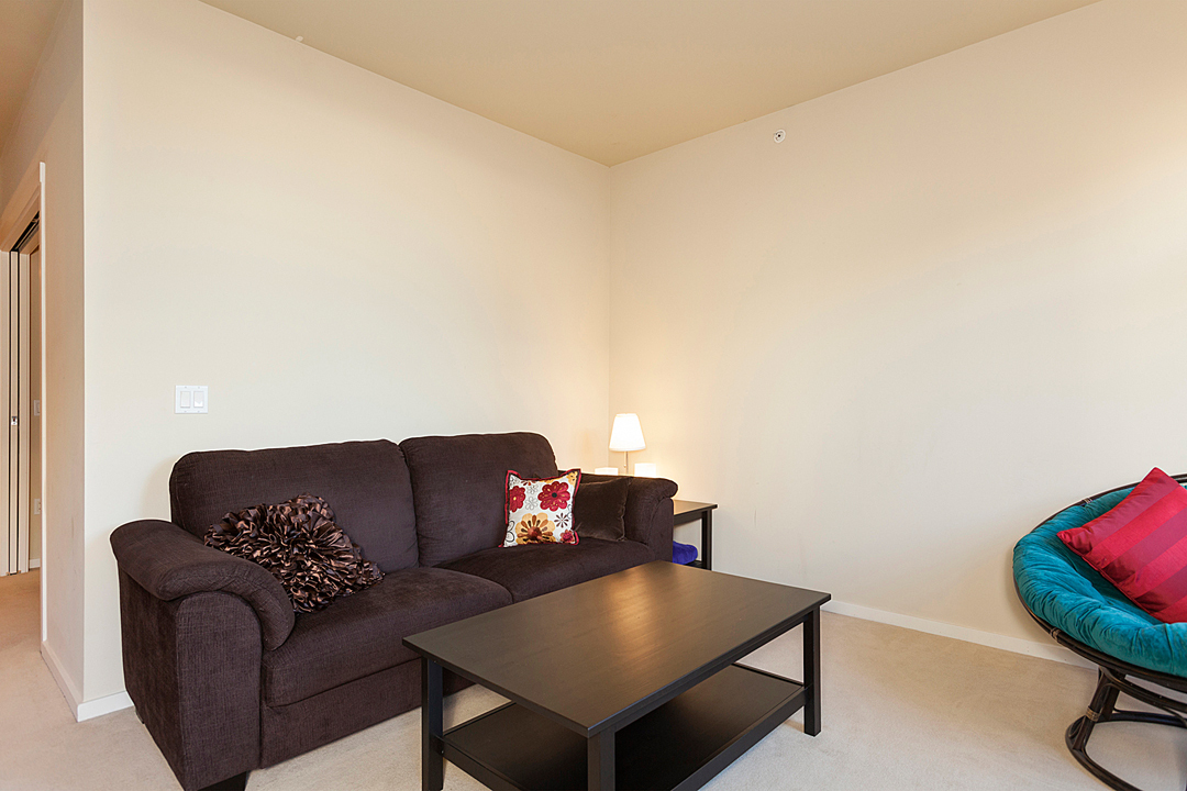 Property Photo: Living room 76 Cedar St 1107  WA 98121 