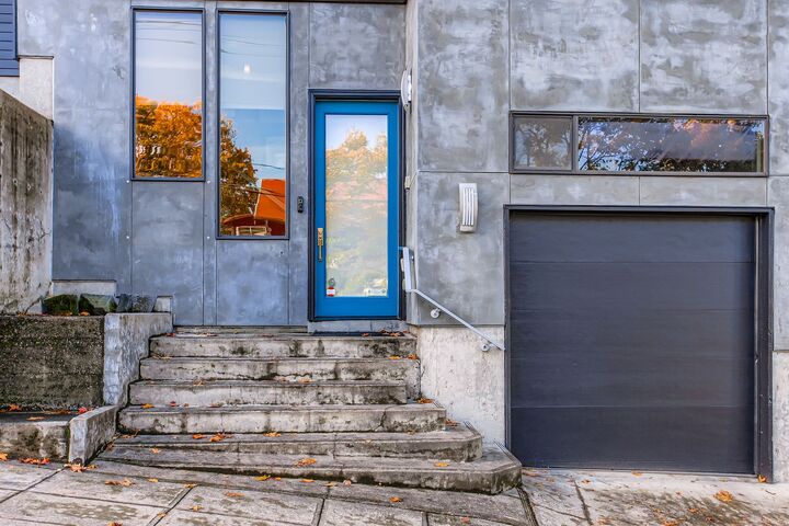 Property Photo: 6515 S Corbett Ave OR 97239