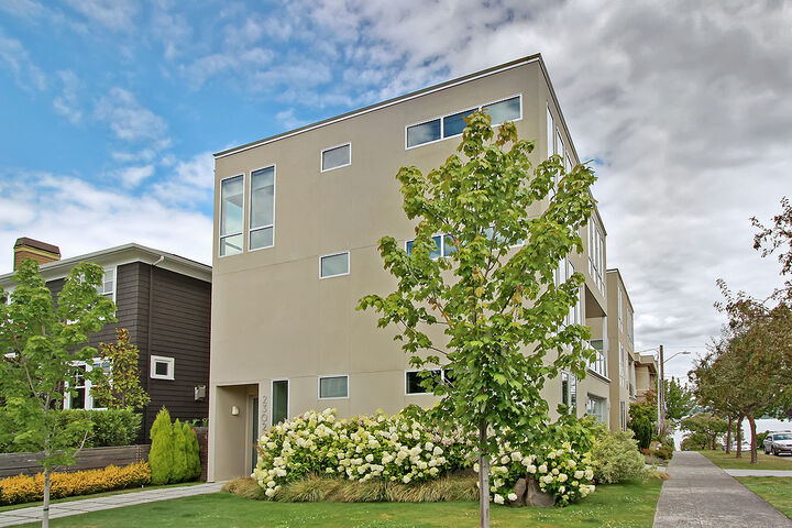 2302 42nd Ave E  Seattle WA 98112 photo