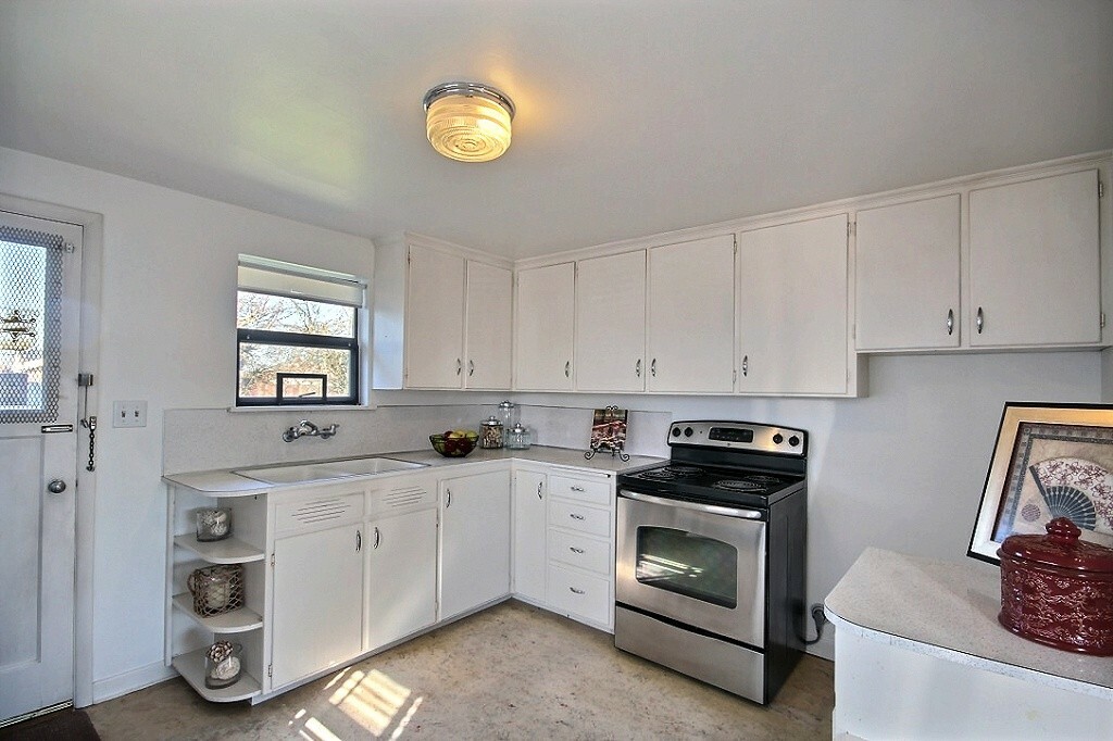 Property Photo: Kitchen with eat in nook 8837 39th Ave S  WA 98118 
