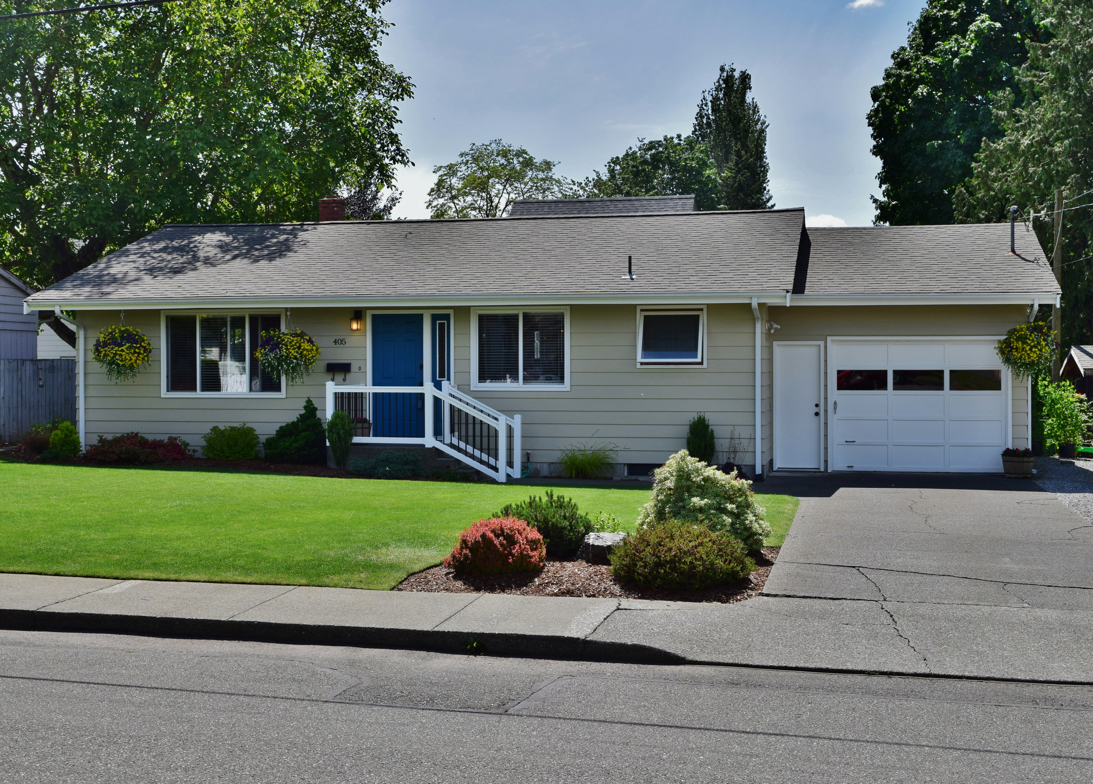 Property Photo: Exterior 405 9th St WA 98264