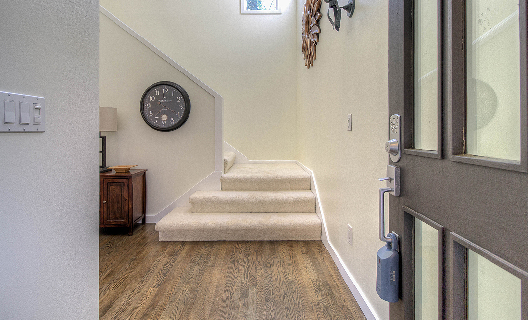 Property Photo: Foyer 4769 Fernridge Lane  WA 98040 