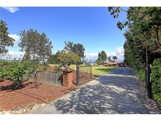 Property Photo: 1483 Country Club Drive WA 98282