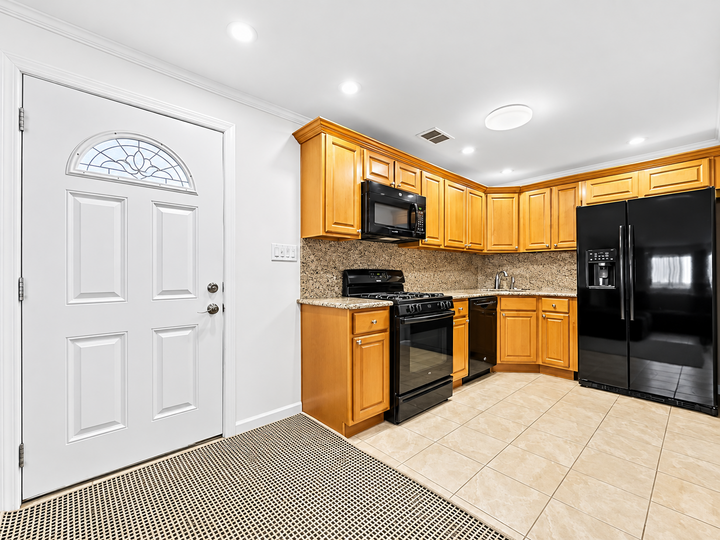 Property Photo:  64 Tynan St  NY 10312 