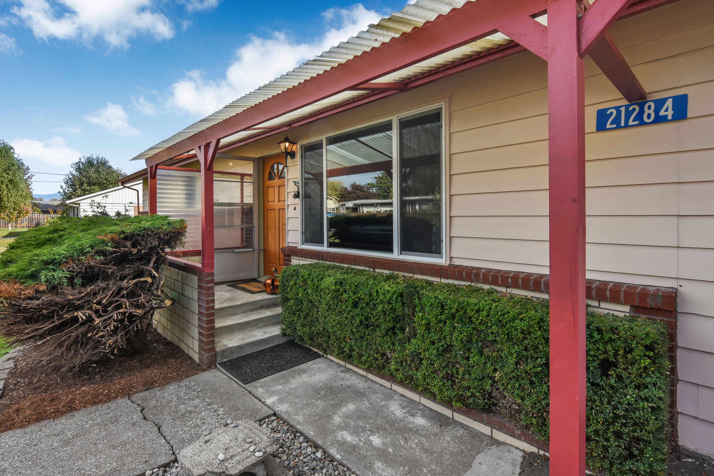 Property Photo: Front entry 21284 Plaza Dr  WA 98284 