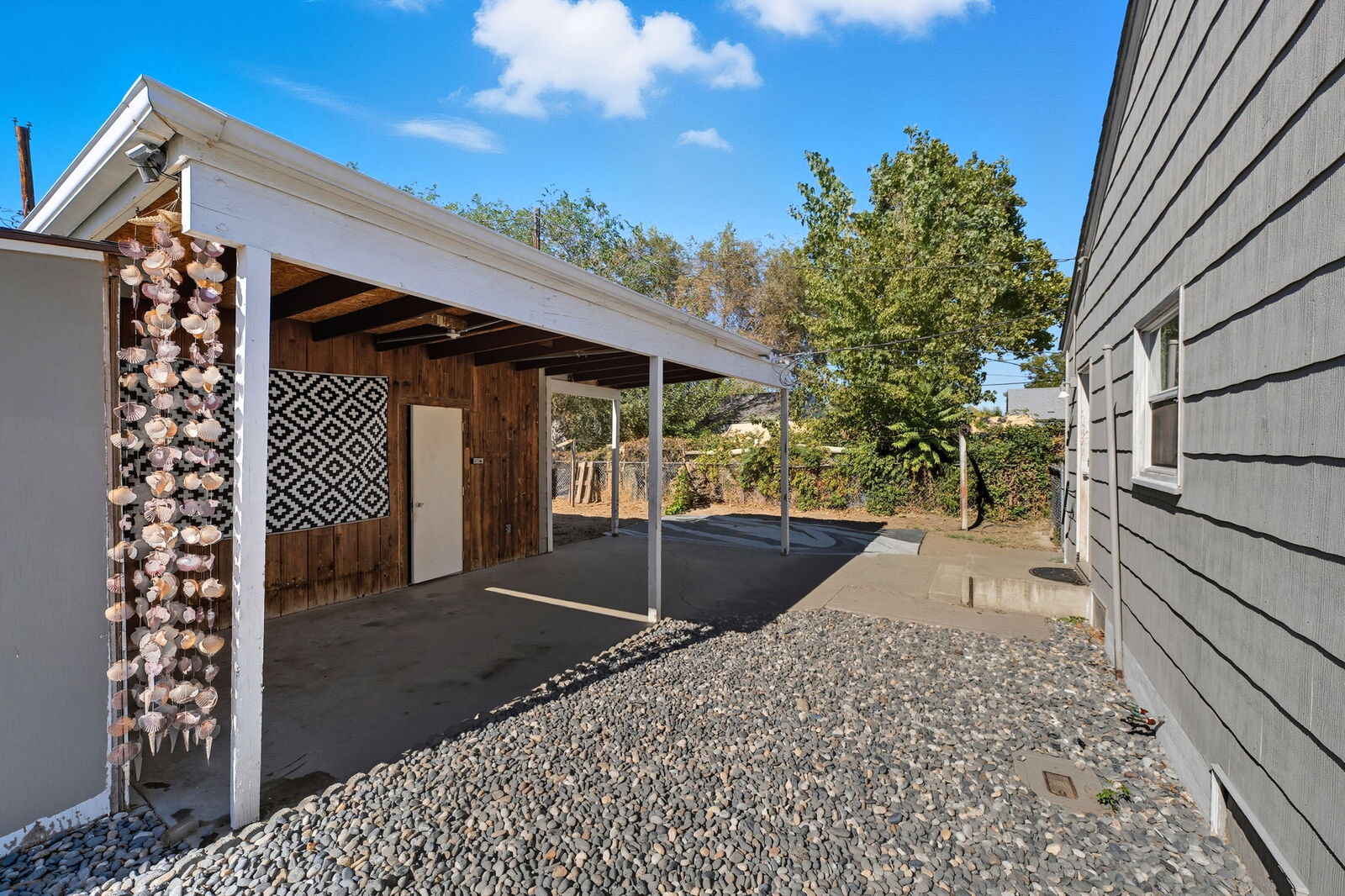 Property Photo: 1603 Mahan Ave WA 99354
