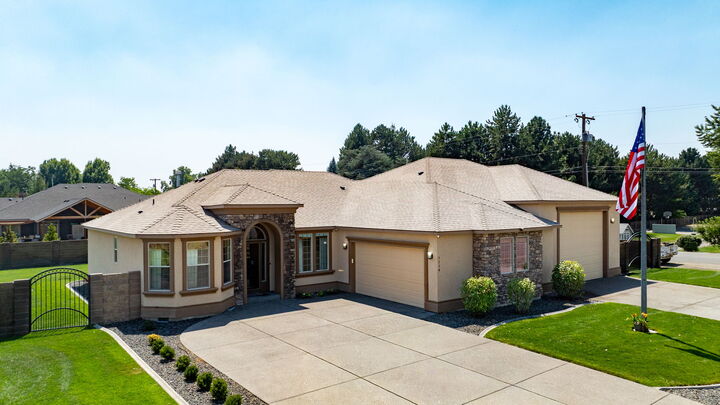 Property Photo: 7114 Maxim Ct WA 99301
