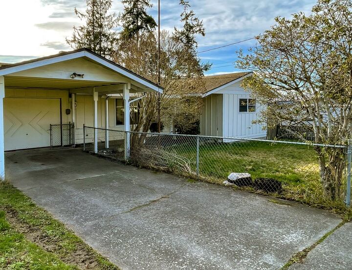 Property Photo:  1771 NE 4th Ave  WA 98277 