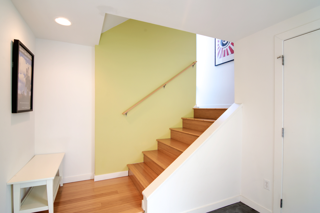 Property Photo: Foyer 126 21st Ave E  WA 98112 